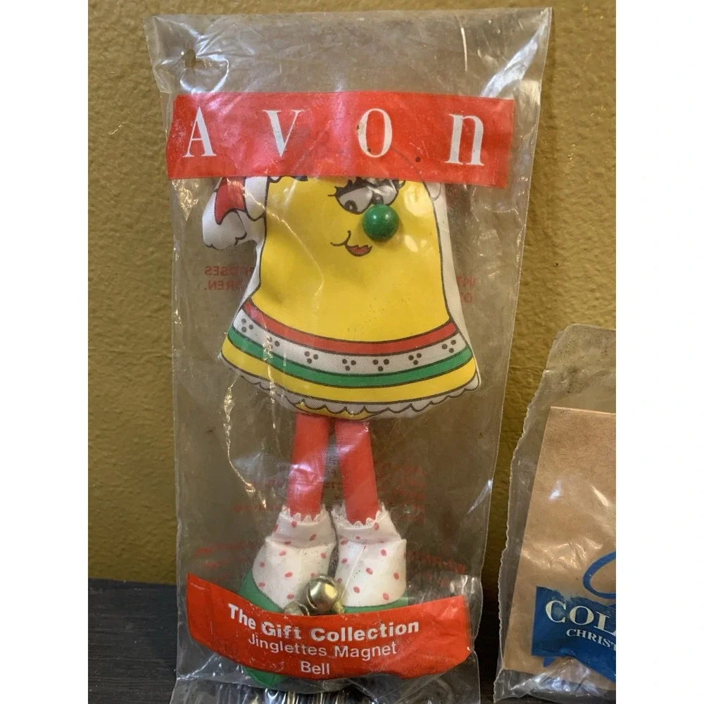 Avon Gift Collection Jinglettes Magnet Christmas Wreath Ball Bell